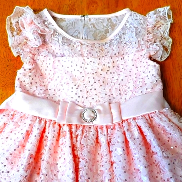 Princess Faith Pink Sz 5T sparkly sequence dress with bow. Like New - Picture 4 of 6